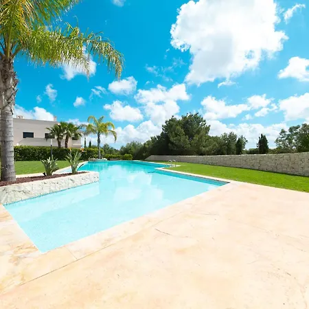 Sunny Azure Golf, Views & Pool דירה